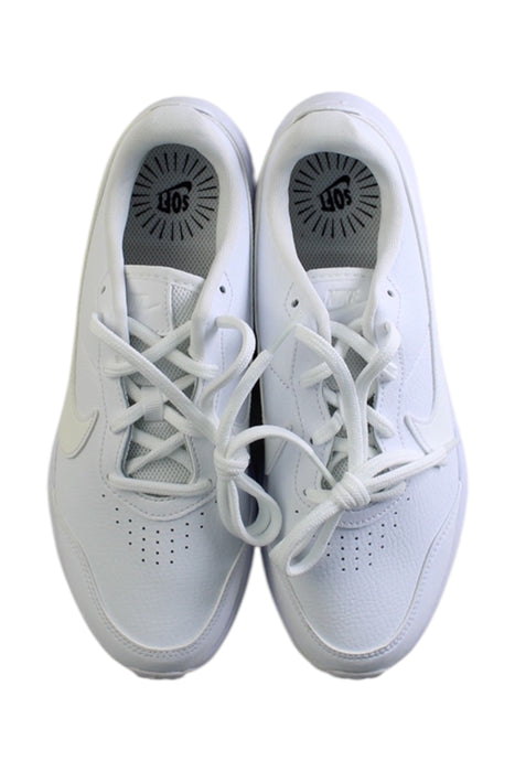 A White Sneakers from Nike in size 11Y for neutral. (Back View)