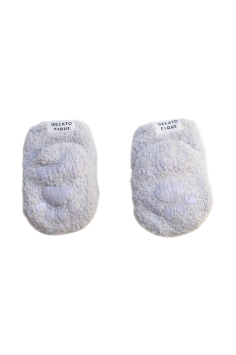 A Grey Booties from Gelato Pique in size Newborn for boy. (Back View)