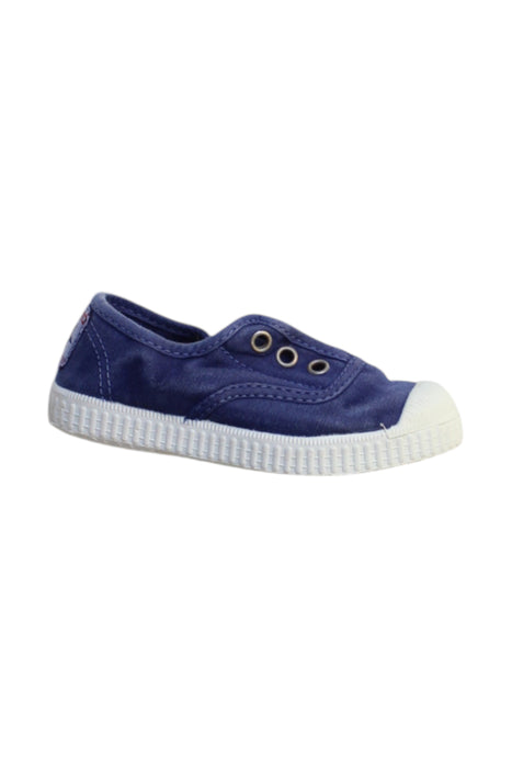 A Navy Slip Ons from Cienta in size 18-24M for girl. (Front View)