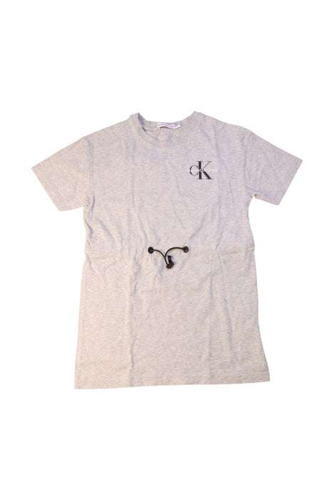 A Grey Short Sleeve T Shirts from Calvin Klein in size 6T for girl. (Front View)