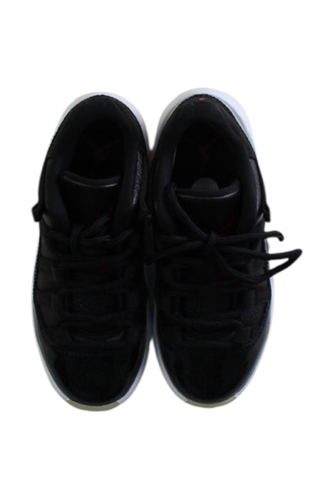 A Black Sneakers from Air Jordan in size 5T for boy. (Back View)