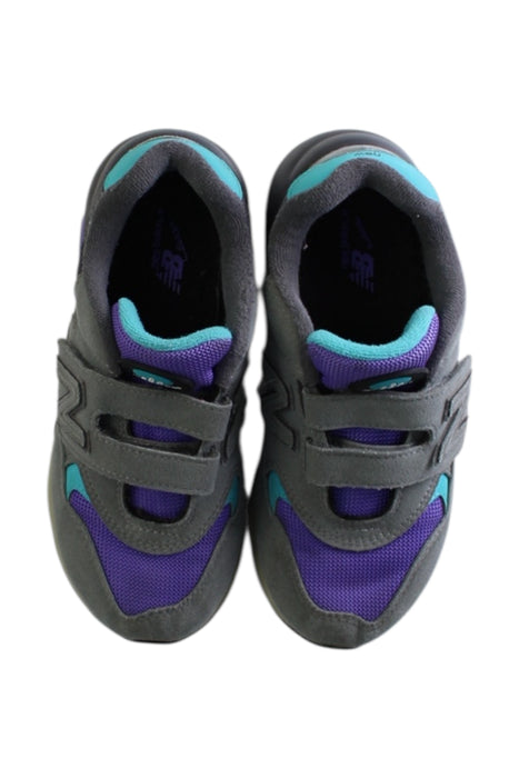 A Multicolour Sneakers from New Balance in size 7Y for boy. (Back View)