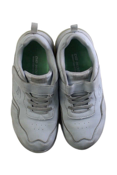 A White Sneakers from Dr. Kong in size 9Y for neutral. (Back View)