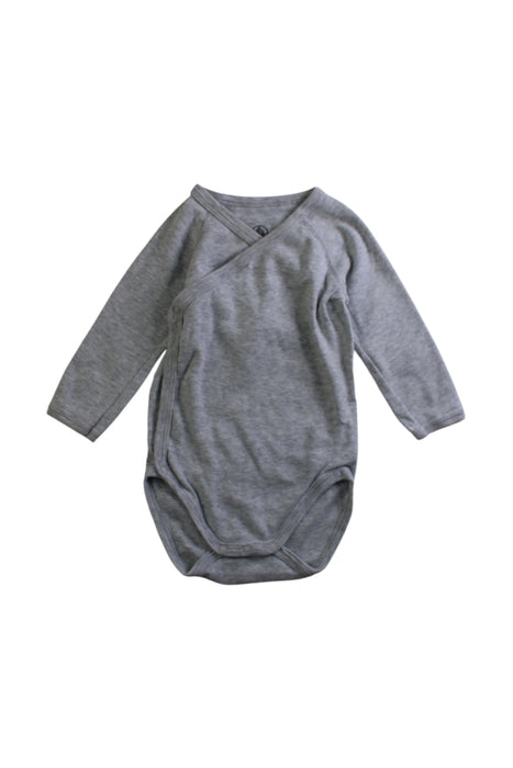 A Grey Long Sleeve Bodysuits from Petit Bateau in size 3-6M for neutral. (Front View)