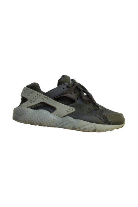 A Black Sneakers from Nike in size 7Y for boy. (Front View)