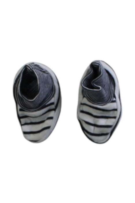 A Navy Other Accessories from Petit Bateau in size Newborn for boy. (Back View)