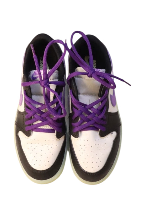 A Multicolour Sneakers from Nike in size 7Y for girl. (Back View)