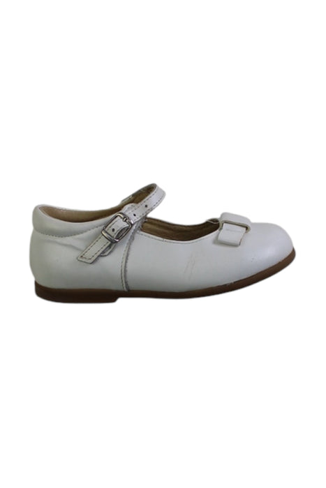 A White Dress Shoes from Hampton Classics in size 4T for girl. (Front View)