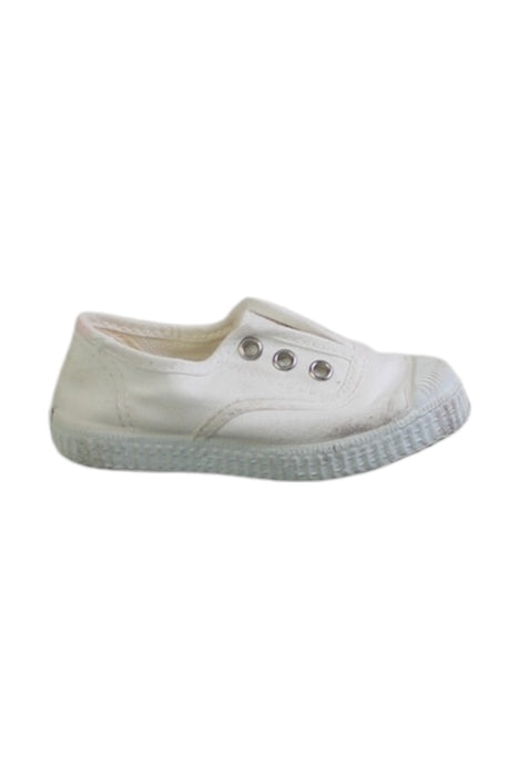 A White Sneakers from Hampton Classics in size 18-24M for boy. (Front View)