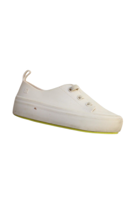A White Sneakers from Mini Melissa in size 3T for neutral. (Front View)