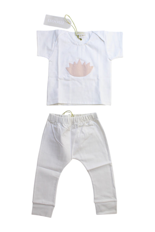 A White Pants Sets from Moon Paris in size 6-12M for girl. (Front View)