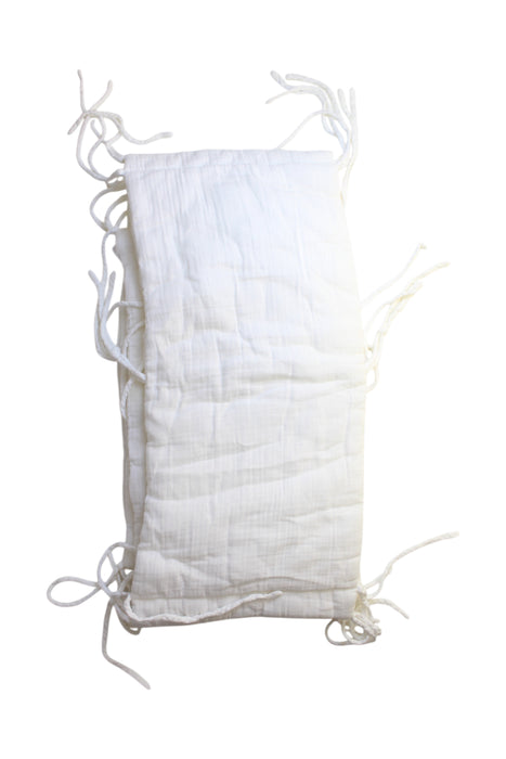 A White Crib Bumpers from Numero 74 in size O/S for neutral. (Back View)