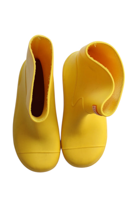 A Yellow Rain Boots from Montrre in size 6-12M for boy. (Back View)