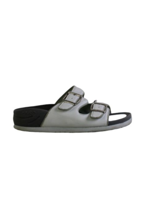 A White Sandals from Dr. Kong in size 5T for girl. (Front View)