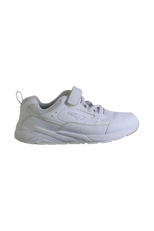 A White Sneakers from Dr. Kong in size 7Y for neutral. (Front View)