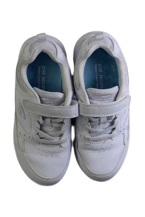 A White Sneakers from Dr. Kong in size 7Y for neutral. (Back View)