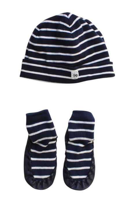 A Navy Beanies from Polarn O. Pyret in size 3T for neutral. (Front View)
