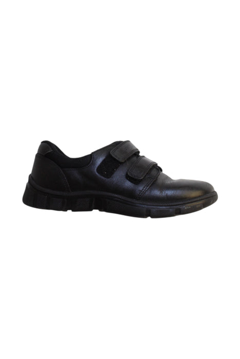 A Black Dress Shoes from Stride Rite in size 7Y for neutral. (Front View)