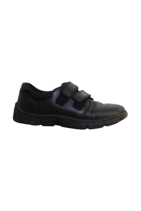 A Black Dress Shoes from Stride Rite in size 7Y for neutral. (Front View)