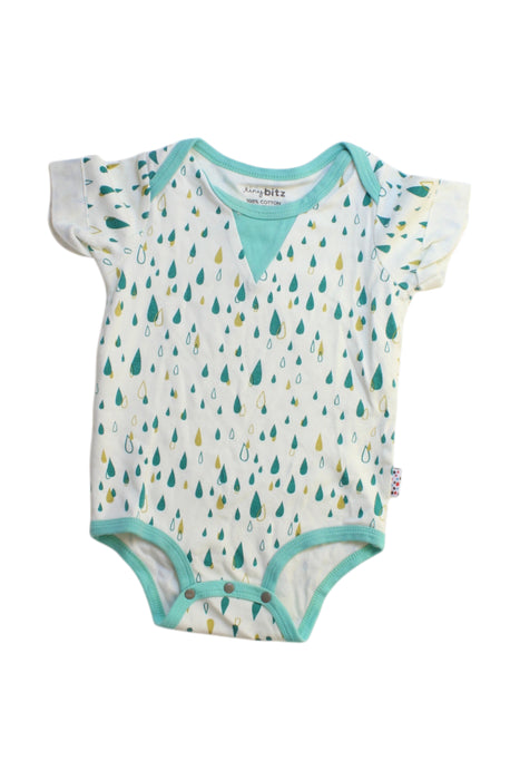 A Multicolour Short Sleeve Bodysuits from TinyBitz in size 12-18M for neutral. (Front View)