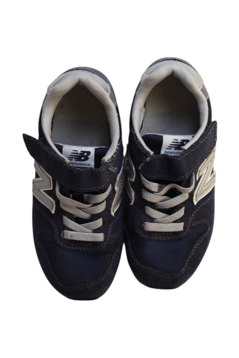 A Navy Sneakers from New Balance in size 6T for neutral. (Back View)