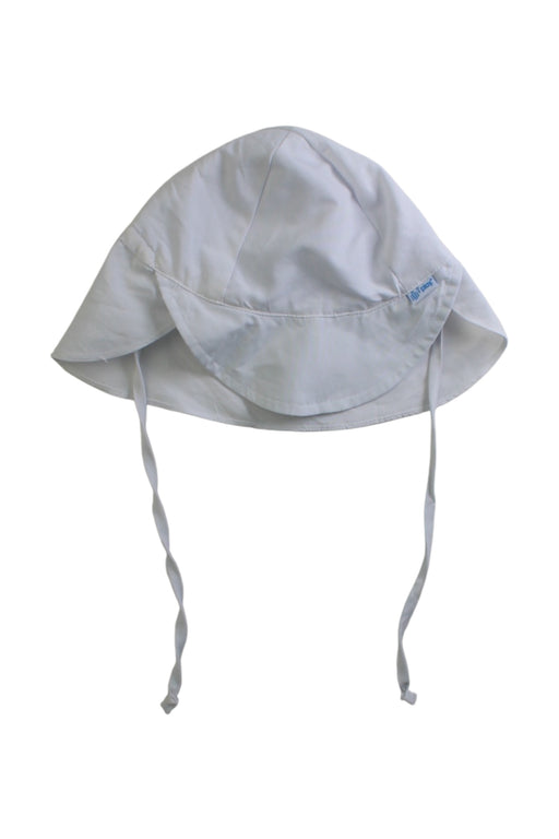 A White Sun Hats from i play in size 6-12M for neutral. (Front View)