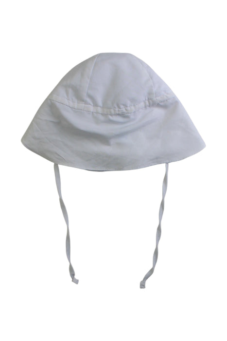 A White Sun Hats from i play in size 6-12M for neutral. (Back View)