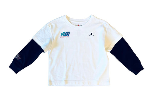 A White Long Sleeve T Shirts from Nike in size 6T for boy. (Front View)