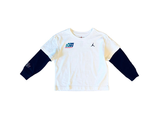 A White Long Sleeve T Shirts from Nike in size 6T for boy. (Front View)
