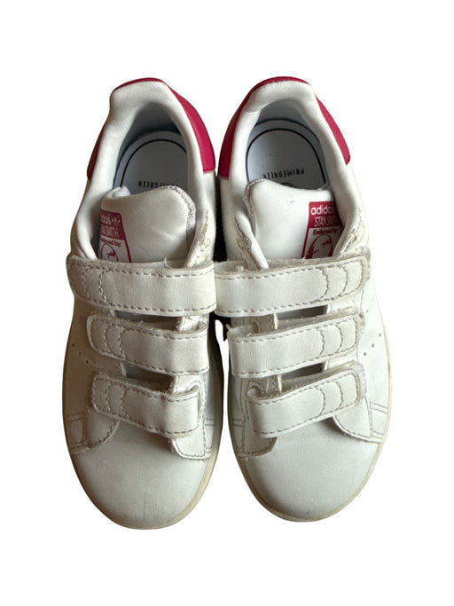 A White Sneakers from Adidas in size 5T for neutral. (Front View)
