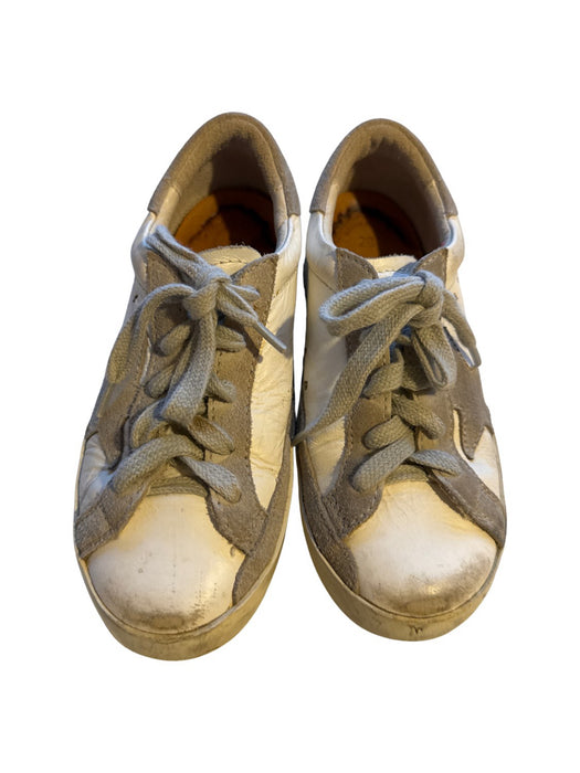 A White Sneakers from Golden Goose in size 5T for neutral. (Front View)