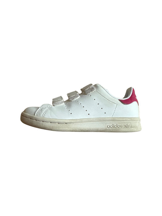 A White Sneakers from Adidas in size 5T for neutral. (Back View)