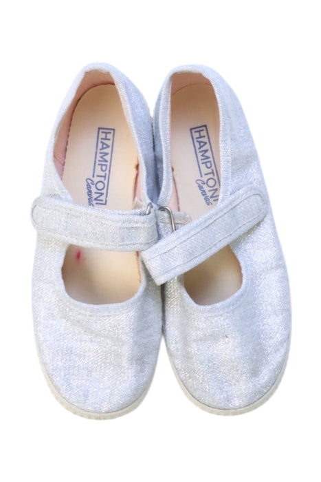 A Silver Flats from Hampton Canvas in size 6T for girl. (Back View)