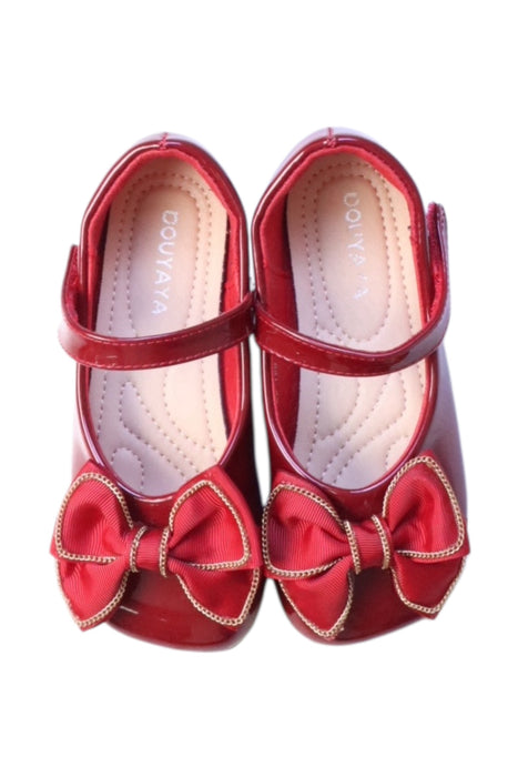A  Flats from Dr. Kong in size 4T for girl. (Back View)