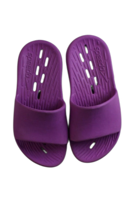 A Purple Slippers from Speedo in size 5T for neutral. (Back View)