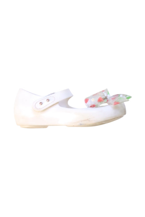 A White Flats from Mini Melissa in size 5T for girl. (Front View)