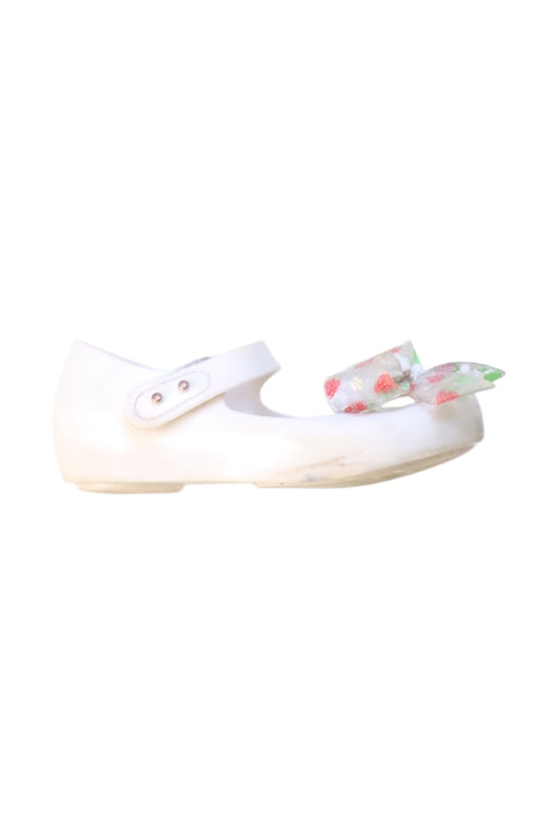 A White Flats from Mini Melissa in size 5T for girl. (Front View)