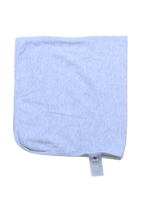 A White Blankets from Petit Bateau in size O/S for neutral. (Front View)