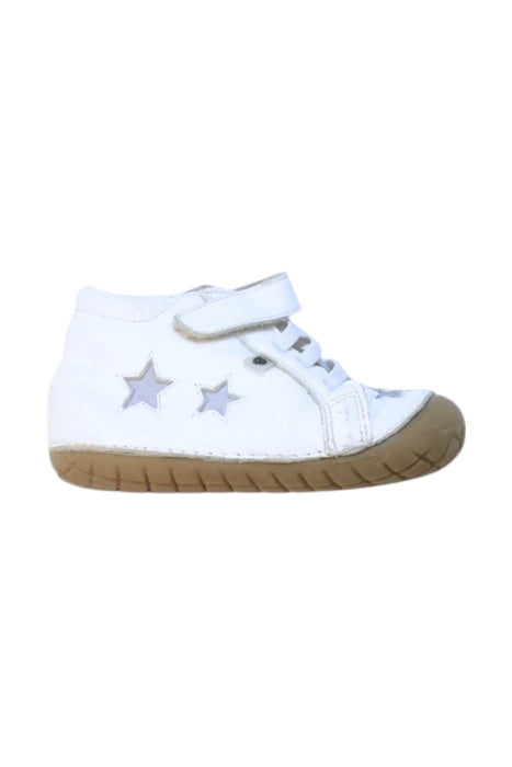 A White Sneakers from Old Soles in size 3T for girl. (Front View)