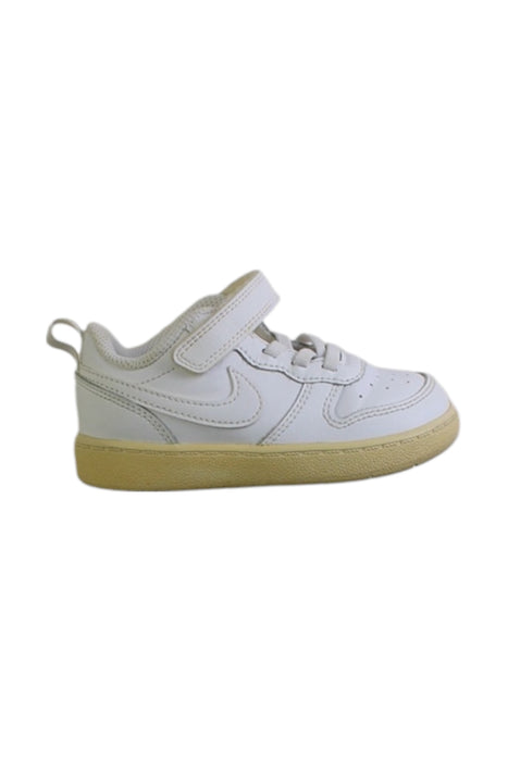 A White Sneakers from Nike in size 18-24M for neutral. (Front View)