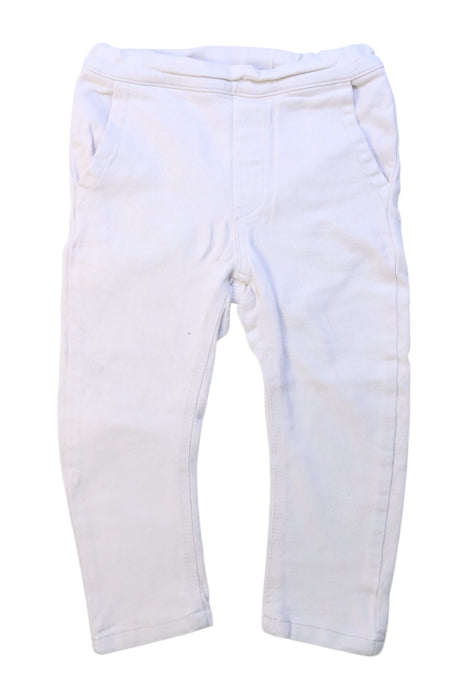 A White Casual Pants from Benebene in size 3T for girl. (Front View)