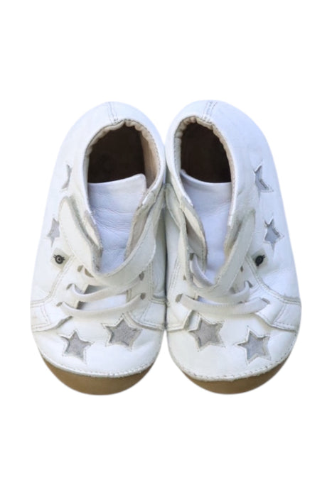 A White Sneakers from Old Soles in size 3T for girl. (Back View)