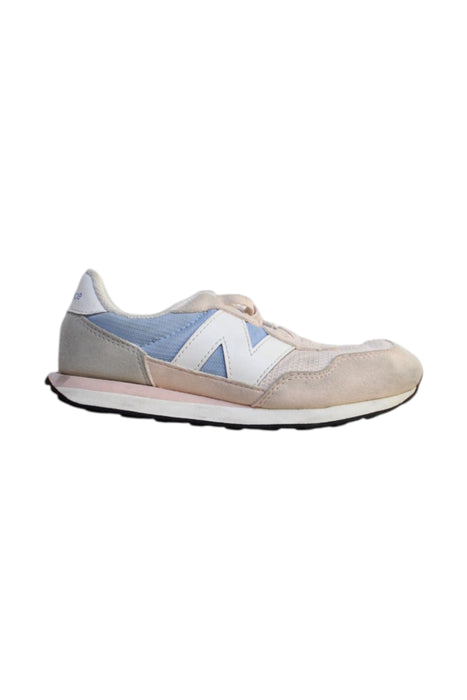 A Multicolour Sneakers from New Balance in size 7Y for girl. (Front View)