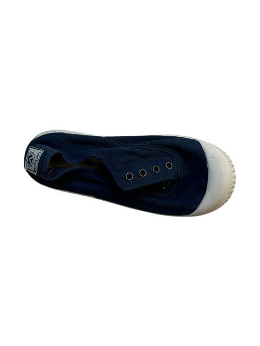 A Navy Sneakers from Victoria in size 9Y for neutral. (Front View)