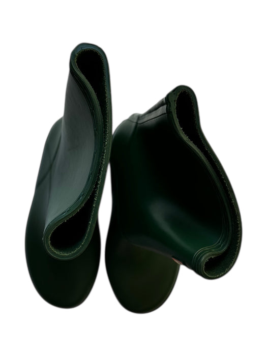 A Green Rain Boots from Hunter in size 6T for neutral. (Back View)