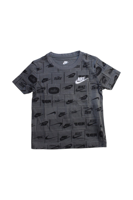 A Grey Short Sleeve T Shirts from Nike in size 4T for boy. (Front View)
