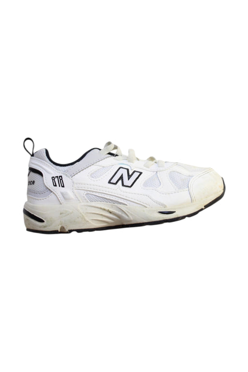 A White Sneakers from New Balance in size 6T for boy. (Front View)