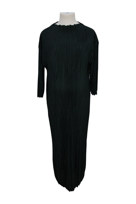 A Black Long Sleeve Dresses from Nothing Fits But in size Maternity-S for maternity. (Front View)