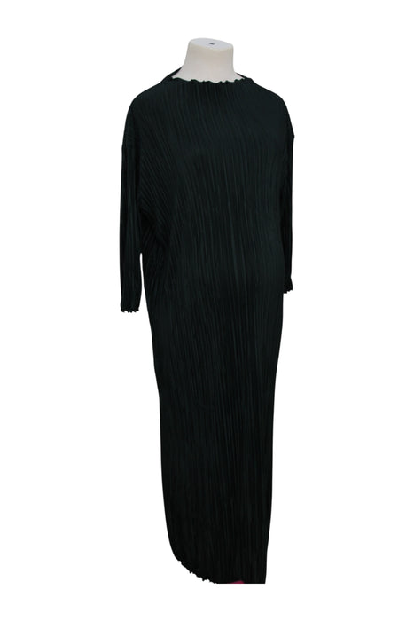 A Black Long Sleeve Dresses from Nothing Fits But in size Maternity-S for maternity. (Back View)