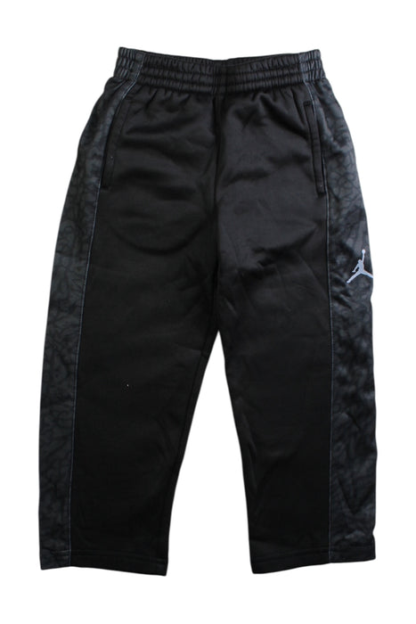 A Black Sweatpants from Nike in size 3T for boy. (Front View)